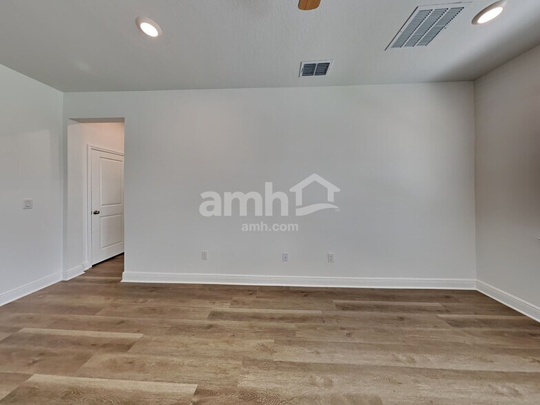 Building Photo - 6377 Atlantic Bch Ave