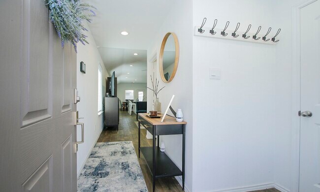 Building Photo - 9905 Gln Brk Ln