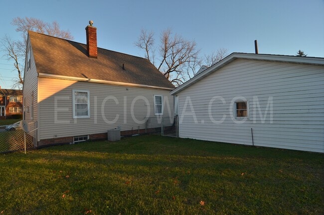 Building Photo - 1229 Oakland Rd NE