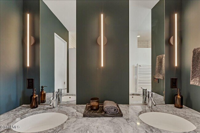 Building Photo - 18 Granite St