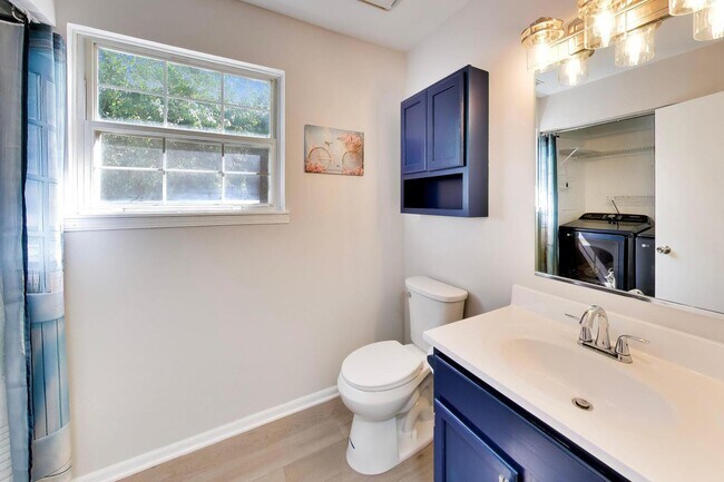 Building Photo - 505 Newbury Dr