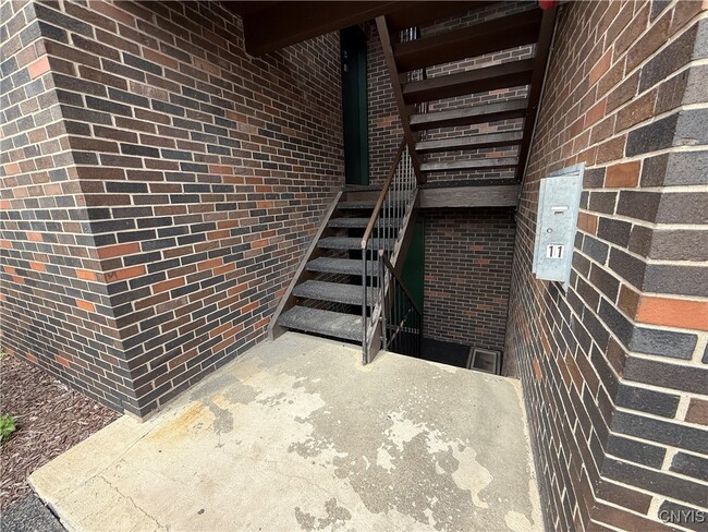 Building Photo - 120 Hasbrouck St