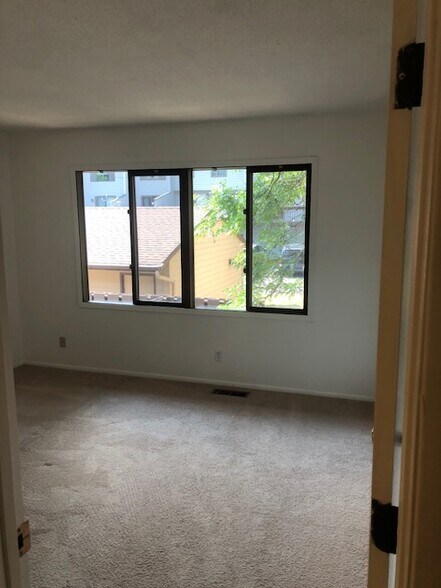 Building Photo - 240 W Eagle Lake Dr