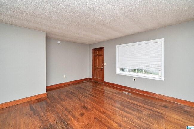 Building Photo - 305 Rose Hill Rd