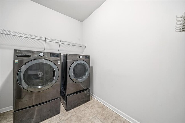 Building Photo - 425 Lance View Ln