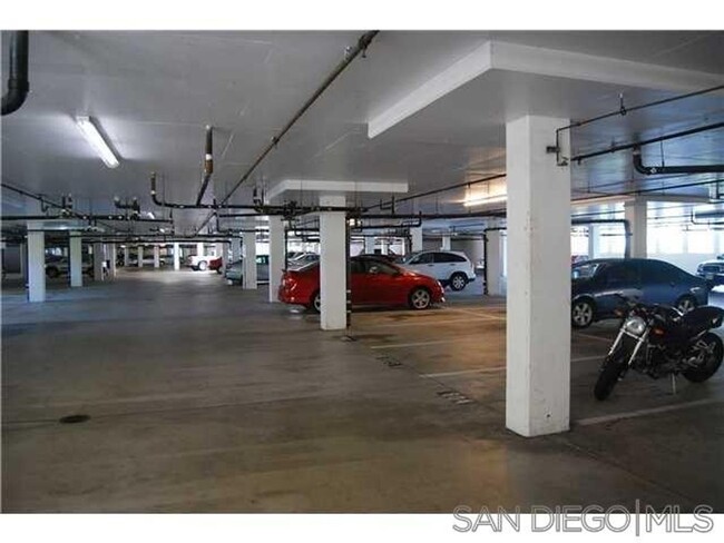 Building Photo - Spacious 1 Bedroom Condo In Luxury Community