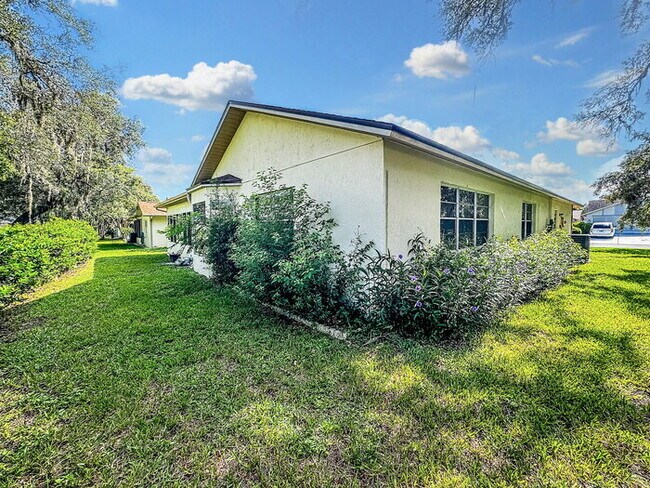 Building Photo - 55 & OLDER COMMUNITY! Charming 2-Bedroom Oasis with 2 Full Baths and 1,747 Sq Ft in New Port Richey!