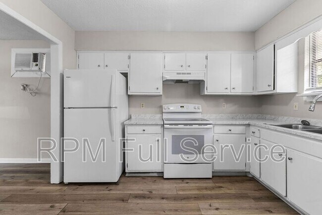 Building Photo - 4426 Central Valley Dr