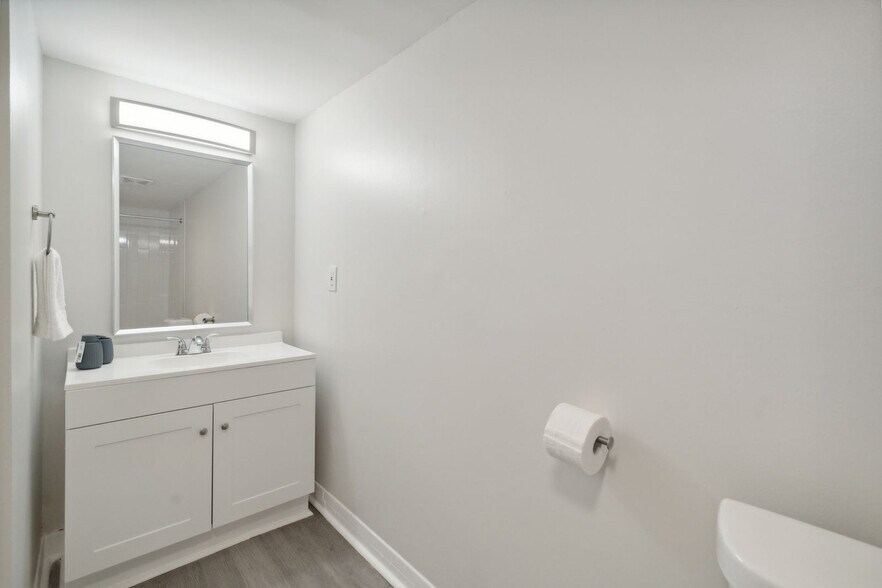 Building Photo - 1301 Wharton Dr