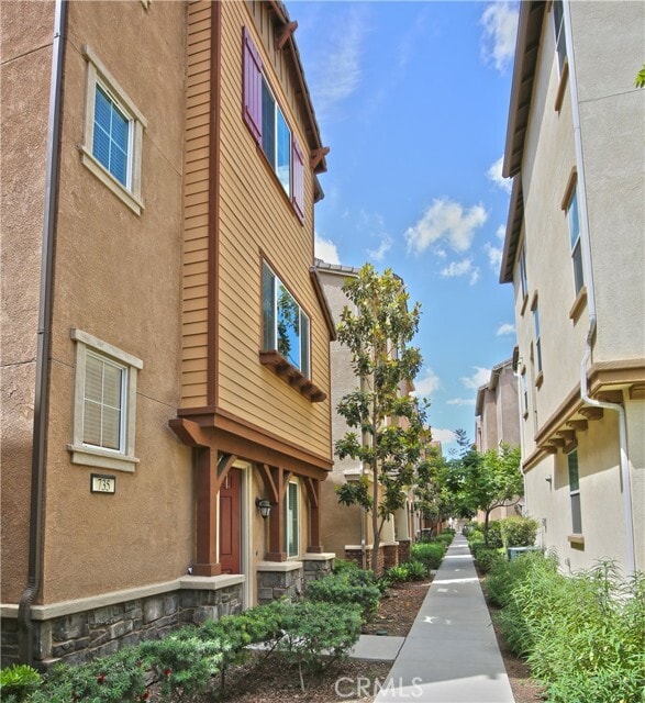 Building Photo - 735 Banyan Wy