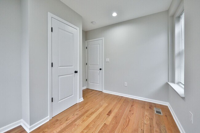 Building Photo - 1812 N Croskey St