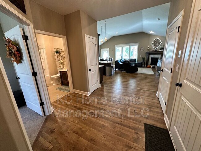 Building Photo - 2807 NE Sonora Valley Dr