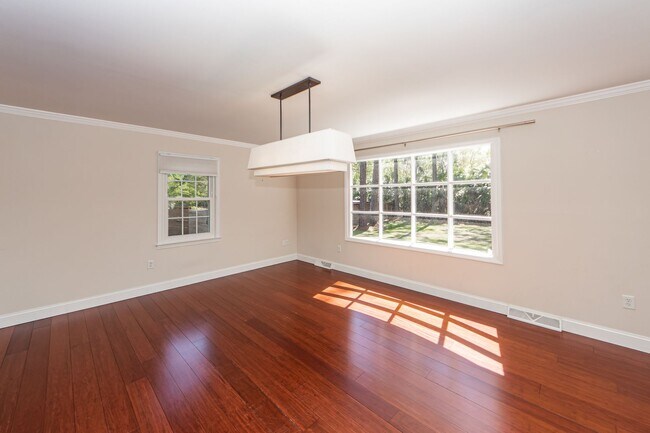 Building Photo - 4 Bedroom 2.5 Bath House in Montclair - We...