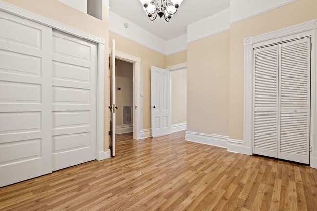 Building Photo - 2 Bed, 1 Bath Noe Valley Flat w Office + G...