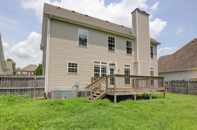 Building Photo - 716 Cavalier Dr