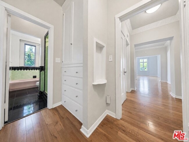 Building Photo - 1314 N HAYWORTH Ave