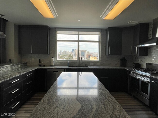 Building Photo - 150 S Las Vegas Blvd
