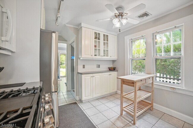 Building Photo - 14 Edgewood Terrace