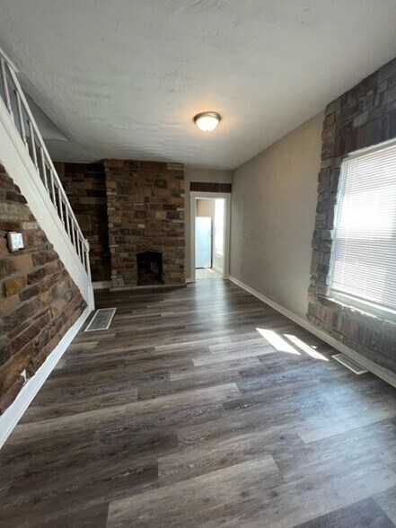 Building Photo - 622 Stewart Ave