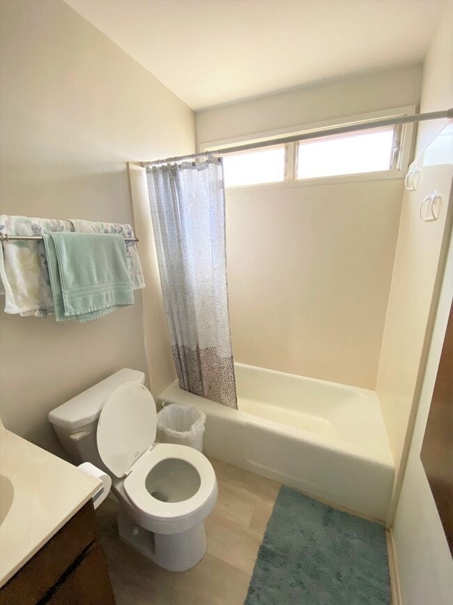 Building Photo - Recently renovated 1 bedroom in Hawaii Kai
