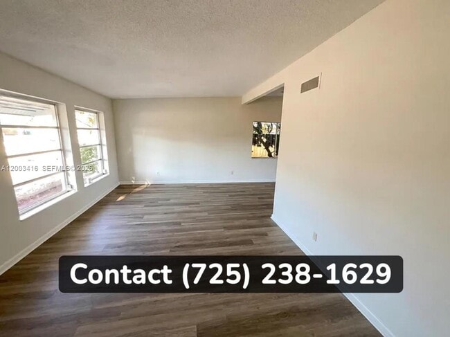 Building Photo - 153 SE Calmoso Dr