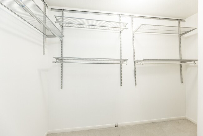 Building Photo - 7111 Glenwood Dr