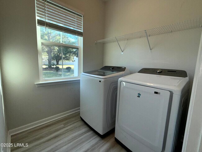 Building Photo - 1069 S Innovation Dr