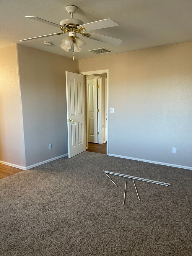 Building Photo - 66 Wild Rose Dr