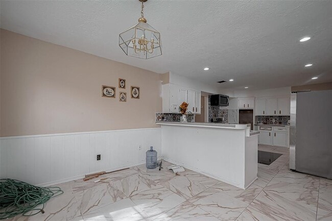 Building Photo - 811 Loire Ln