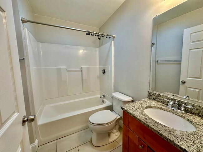 Building Photo - 76 Egmont St