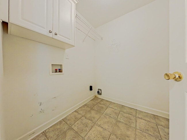Building Photo - 615 Ventana Dr