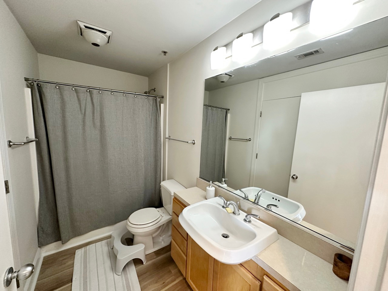Bathroom - 411 W Washington St