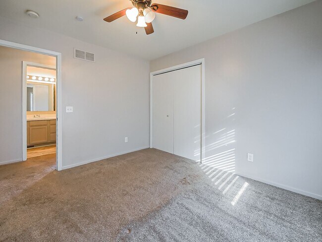 Building Photo - Spacious 3-Bedroom Home in a Great Pontiac Location!