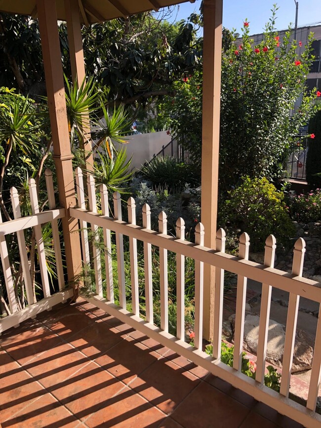 Building Photo - 2447 Malabar St