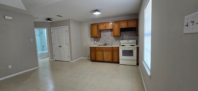 Building Photo - 5230 N Inspiration Rd
