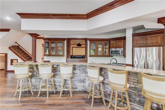 Building Photo - 2870 Roanoke Rd