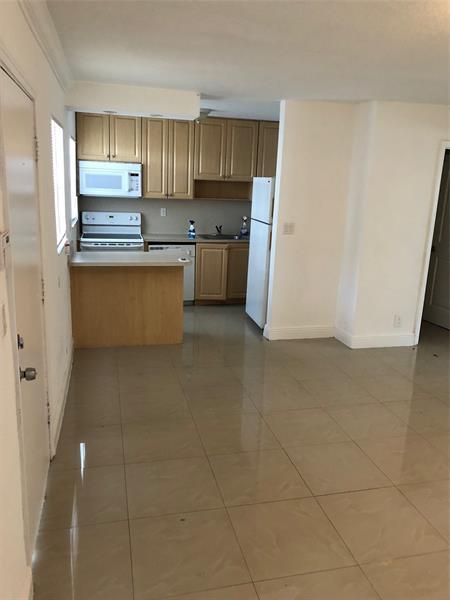 Building Photo - 110 SE 2nd St