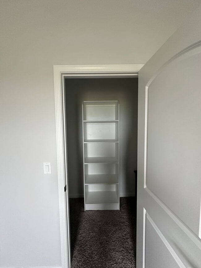 Building Photo - Gorgeous New Build!