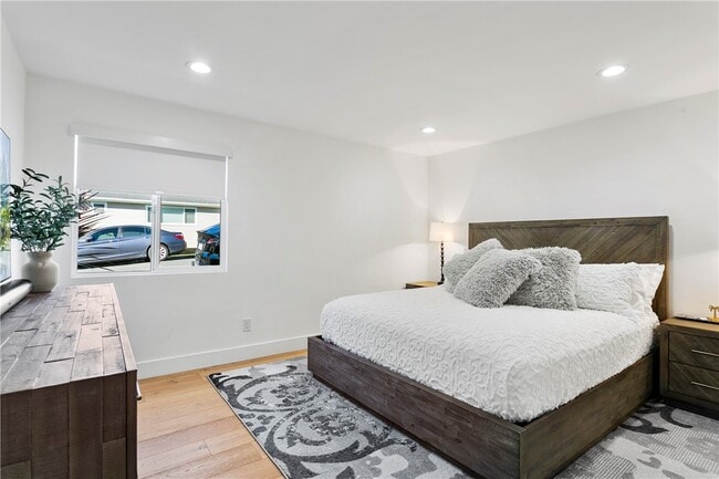 Building Photo - 520 Iris Ave