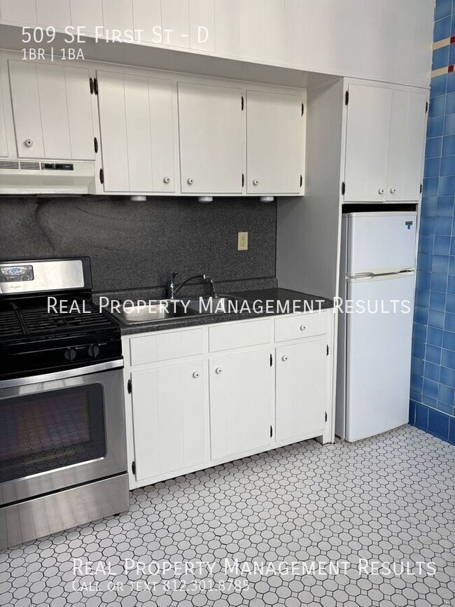 Building Photo - 509 SE First St-D