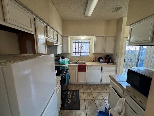 Building Photo - 12300 Brookglade Cir