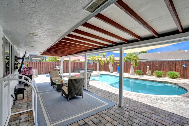 Building Photo - 10501 NW 20th Ct