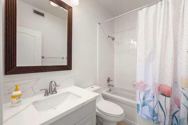 Building Photo - 6213 Paseo Privado