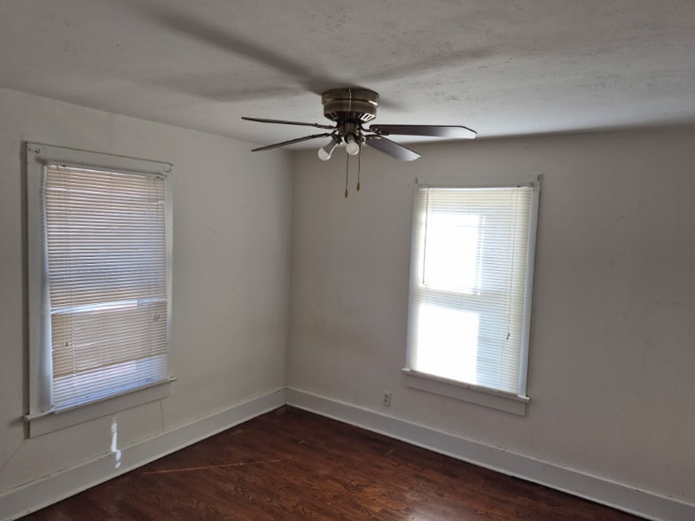 Building Photo - 21 Science St