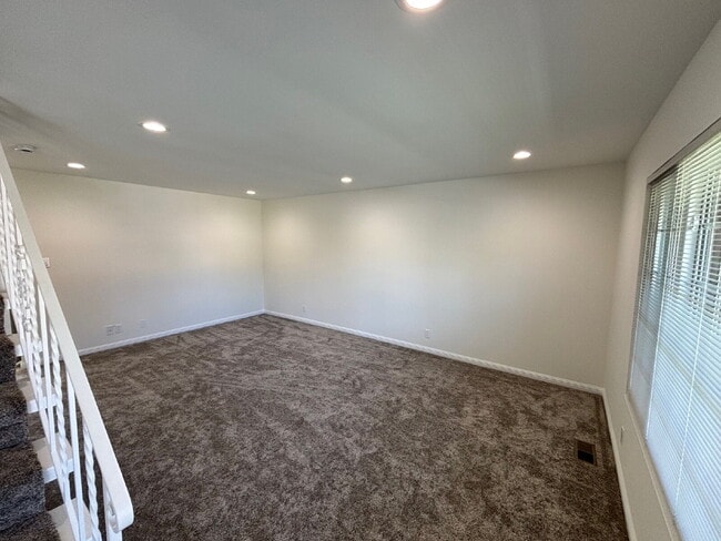 Building Photo - 475 Monti Cir