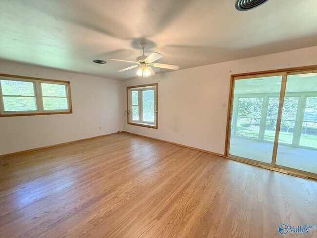 Building Photo - 1012 Strong St