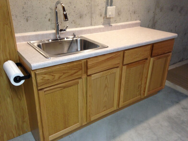 Kitchenette sink with mini fridge - 87 Midland Blvd