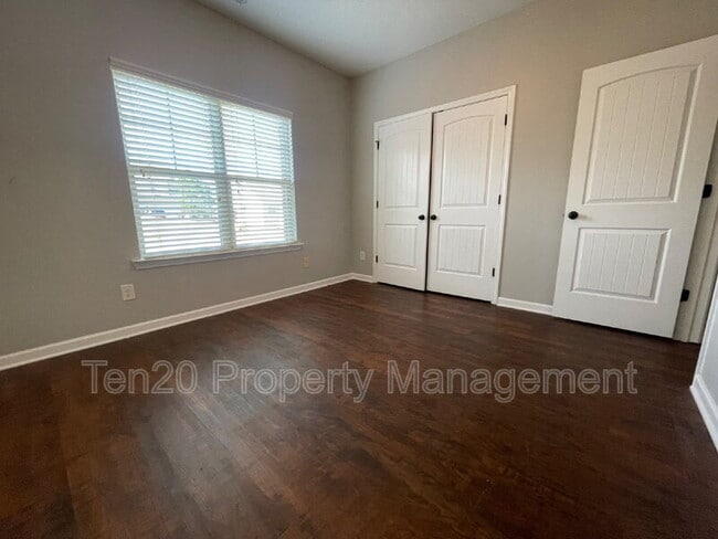 Building Photo - 28 White Pine Way