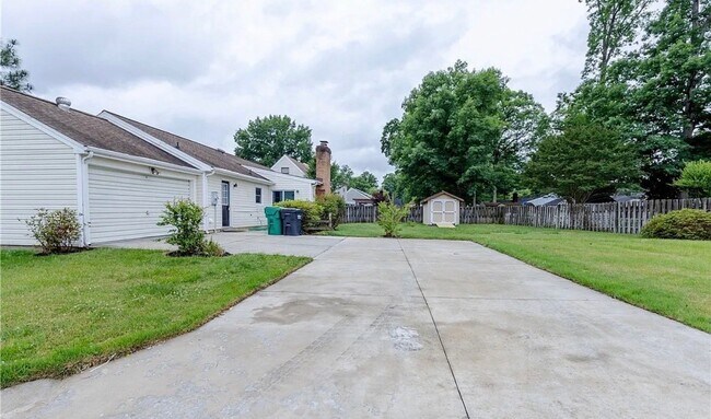 Building Photo - 3830 Perthshire Ln