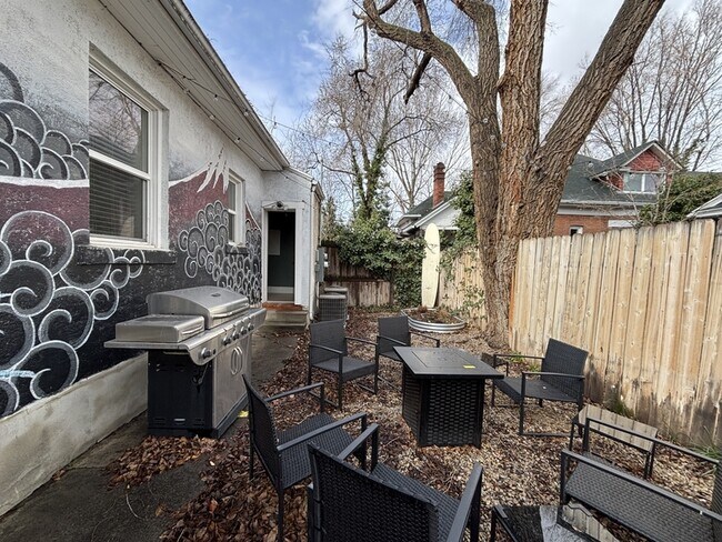 Building Photo - 608 Park St.